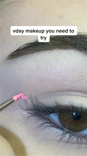 Dreamy Makeup Looks for the Festive Season