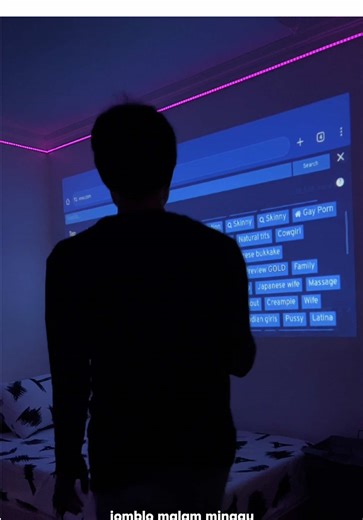 Rakit Bioskop Mini dengan Proyektor Android Smoon 300