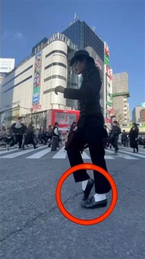 How to do moonwalk 🕺🏻🌕#shorts