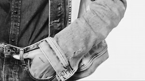 #HGFirstLook —Pepe Jeans London redefining the power of denim with their latest collaboration with 2019 Grammy-winning pop icon Dua Lipa A celebration of Pepe Jeans' rich heritage and legacy, this collection is one to take note of! #DuaForPepe. Head to @pepejeansindia for more info on this collaboration. HGStreet #MyPepeJeans #Dualipa #PepeJeans #ad | Homegrown