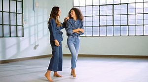 DANCING JEANS V2 - Desk