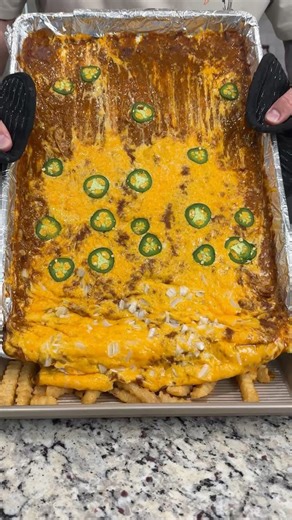 Chili cheese fries 🍟