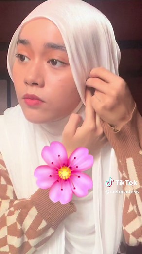 Tutorial Shawl: How to Create a Stylish and Shimmering Outfit