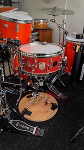 🚨🚨 A Drumhead Changes Everything🚨🚨 You can get an entirely new snare drum by just changing the drum head. Last week we heard this @sjcdrums 14” x 6.5” 25th Anniversary 25-ply snare drum with a stock @evansdrumheads G2 coated drum head. This provided a balance of control, versatility, focus, and presence. This week I’ve thrown on one of my favorite drum heads, the Evans Heavyweight Dry. While it still provides everything the G2 does, the 2-ply, 20mil (10mil / 10mil) construction gives you muc