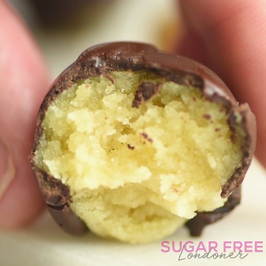 Homemade HEALTHY marzipan with only 4 ingredients! https://sugarfreelondoner.com/keto-marzipan-sugar-free/ | Sugar Free Londoner - Low Carb Recipes