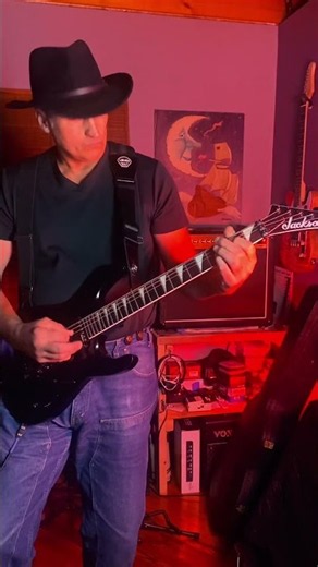Riff of the moment #11 with Robert Novoselic "ORIGINAL RIFF" take one