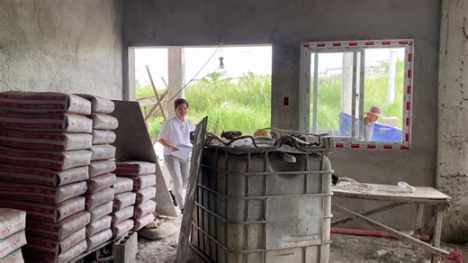 Isang Super Health Center sa Naic, Cavite na proyekto ng DPWH Region IV-A at sinimulan pa noong nakaraang taon, binisita ng Reporter's Notebook. Bakit nga ba hanggang ngayon ay hindi pa rin ito natatapos? Alamin ang buong kuwento ngayong Sabado sa Reporter's Notebook! | Reporter's Notebook