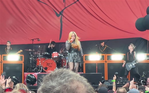 4K独家-Avril Lavigne 艾薇儿最新北美演唱会近场实录