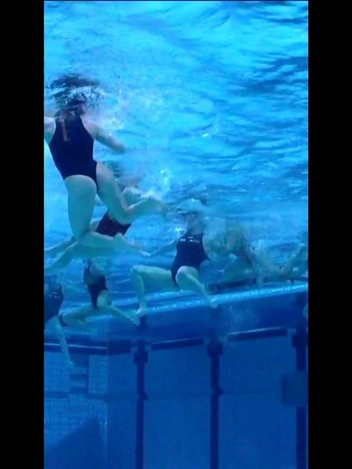Water Polo Underwater Shots #sports #women #beautiful #waterpolo