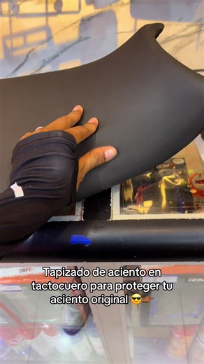 Tenemos tapizado en color negro,granulado,fibra,con diseño y en colores disponibles 😎tapizamos todo tipo de aciento pero ojo no hacemos bordados👉🏾❤️para más info comunícate al 957436343 like#parat #acientos #motorcycle #tapizado #moto