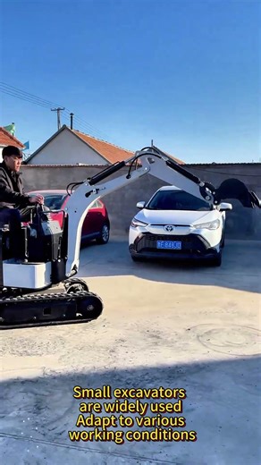 Mini excavator tracks won't damage the ground, making it extremely friendly for farmland operations.