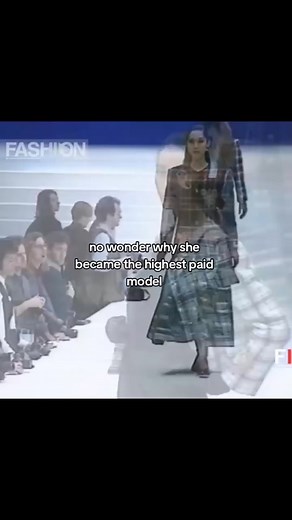 Anna Bayle: Iconic Supermodel Masters the Runway | Laura Biogatti FW 1991/92