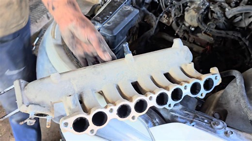 Aaj ke is video me hum baat kar rahe hain Hyundai i20 Diesel Pack Up Problem ke baare me — yani drive karte waqt engine achanak band ho jana, pickup kam ho jana ya gaadi start na hona. Bahut se i20 diesel owners ko ye problem face karni padti hai jisme: 👉 Gaadi chalte chalte band ho jati hai 👉 Self nahi lagta 👉 Pickup kam ho jata hai 👉 Diesel supply ruk jati hai 👉 Check engine light aa jati hai Is video me hum detail me explain karte hain: ✅ Hyundai i20 diesel pack up hone ke main reasons ✅