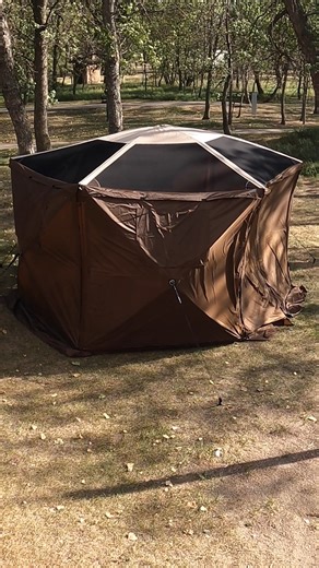 36K views · 57 reactions | Camping in 25-30mph winds with the Clam Escape Sky Camper! This tent pairs our most popular screen shelter models with additional accessories: ☔️ Rain Fly Roof Cover  Wind Panels ➡️ Removable Floor  MSRP $579 USD This screen tent will be the perfect addition to anyone’s camping gear. Ready to use out of the box, this screen tent will have your campsite set up in a matter of minutes! | Quick-Set | Facebook
