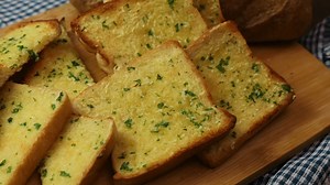24K views · 96 reactions | How to Make Garlic Bread at Home Using Toaster Oven. Garlic Bread consist of Bread usually (baguette) filled with Butter, Garlic and may include additional herbs like parsley. Garlic Bread may Bake,Grilled or toast. Ingredients: Bread Loaf 51.4 grams Butter 5 gloves Garlic 0.90 grams Parsley #garlicbread #easyrecipegarlicbread #garlicbreadtoast | FriendCheap Menu | Facebook