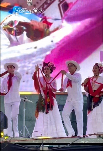 La Bamba - Veracruz | Grupo Folclórico Arte y Tradición. Dir Angel de Jesús Córdoba Campos 🌵🤍💃🏻 Festival Folklórico Internacional InspirArte, Xalapa Ver. Organizado por la Lic. Guadalupe Landa ✨🎭 #folklore #festival #danza #veracruz #mexico