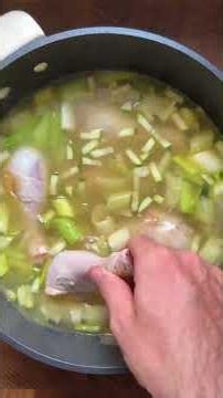 Pot au feu aux zorzo et au poulet 🐔🥬🥕🥔 Pour réaliser cette recette tu auras besoin de : •2