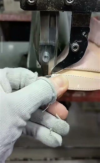 Shoes making proess. upper, sole trimming machine.#shoes making machine #calzado maquina #calzado