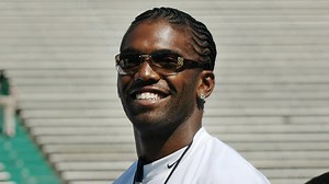 Hall of Famer Randy Moss makes emotional return to ESPN following cancer treatment