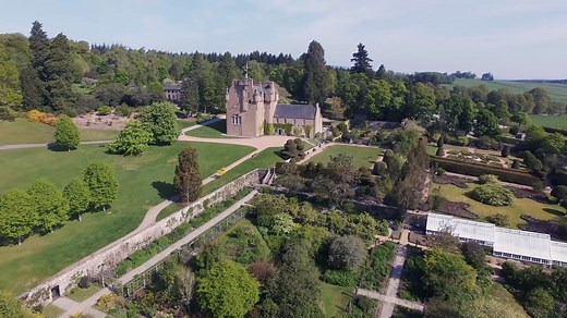 Have you discovered the stunning Crathes Castle in Aberdeenshire yet? 🏰😍 Visit today ➡️ nts.org.uk/Crathes #ForTheLoveOfScotland | National Trust for Scotland