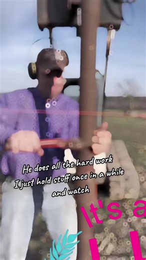 I’m not qualified to do many farm tasks. #farmtok #farmlife #fence #onthisday @It’s A Harvester Thing