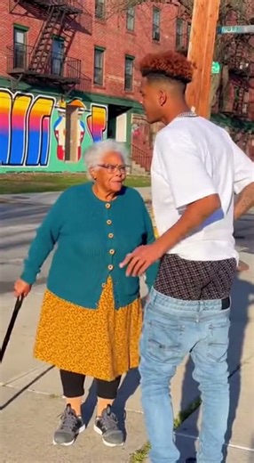 Sagging It's Fashion #grandma #sagging