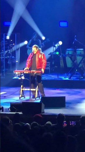 Weird Al Performing Eat It – Michael Jackson Beat It Parody Live in Vegas 🎶✨