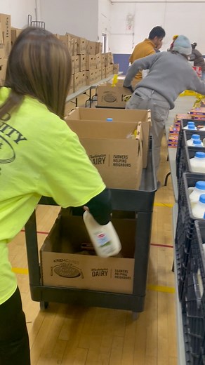 A great day of putting together and passing out Thanksgiving meal boxes to families at the MLK Center. Thank you Spokane for your donations that made this possible! #AmeriCorps Serve Washington NEWESD 101 Dr. Martin Luther King Jr. Community Center #YouthBuild | Spokane Service Team
