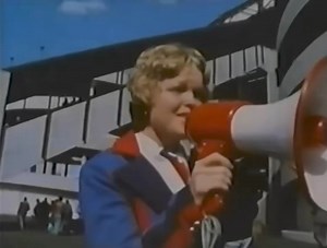 🏈On October 10, 1976 Giant's Stadium in East Rutherford, New Jersey opened with the New York Giants going down 24–14 to the defending NFC Champion Dallas Cowboys in from of 76,042 fans. Before the game got underway, Pat Summerall helped honor the Giants 1956 NFL Championship team. The first touchdown of the new stadium belonged to Cowboys running back Robert Newhouse, who scored on an 8 yard rush. The first Giants player to find the end zone in their new digs was receiver Jim Robinson, who scor