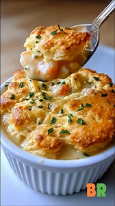 Cheddar Bay Seafood Pie 🧀🦐 A composed, indulgent seafood bake featuring tender shrimp and crab folded into a velvety cheddar cream, finished beneath a golden Cheddar Bay biscuit crown. This dish balances classic roux technique with restrained richness, ideal for a refined comfort presentation. 🛒Ingredients : 1 tablespoon unsalted butter ½ cup onion, finely chopped ½ cup celery, diced 1 garlic clove, minced 2 tablespoons all-purpose flour ¾ cup seafood or chicken stock ¾ cup heavy cream ½ teas