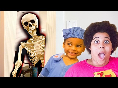 BAD BABY SPIDER BITE TURN MOM INTO SKELETON Doc McStuffins Checkup Gross Surgery PRETEND PLAY