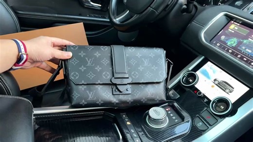 #レトロバッグ #懐かしのスタイル #ノスタルジック #トレンドの復活 #ユニークなコレクション