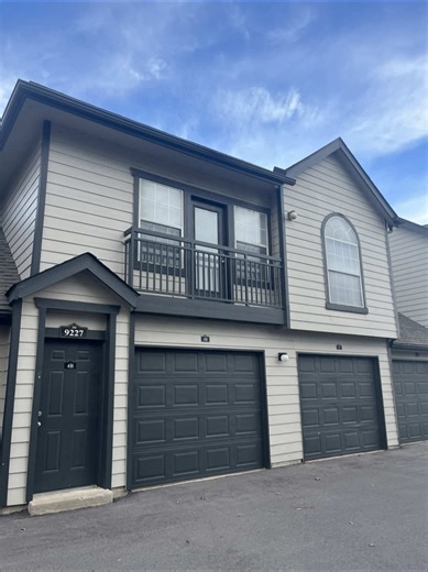 🎄 Unit 04B — A Cozy Bungalow for the Holidays Settle in this season with 624 sq. ft. of charming bungalow-style living in our CWBG floor plan — perfect for a simple, comfortable holiday home. Holiday-ready features include: 🏡 Open kitchen layout — great for cooking and hosting 🧺 Stacked washer & dryer included 📦 Private storage unit 🍳 Stainless steel appliances 📡 Cox Quick Connect modem installed for easy internet setup A warm, inviting space that’s just right for the season — available an