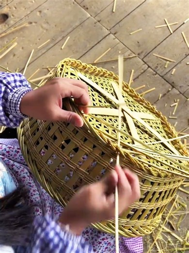 Amazing DIY Bamboo Craft | Handmade Bamboo Art 🌿🎋 Creative Bamboo Craft Idea | Handmade DIY Simple Bamboo Craft You Can Make at Home Amazing Handmade Bamboo DIY Tutorial Watch how to create a beautiful handmade craft using bamboo 🌿🎋. This DIY project is simple, creative, and fun to make at home. Perfect for craft lovers and anyone who enjoys handmade art. ✨ Easy steps ✨ Natural bamboo material ✨ Creative handmade design Follow for more DIY and craft ideas! #DIYCraft #BambooCraft #Handmade #C