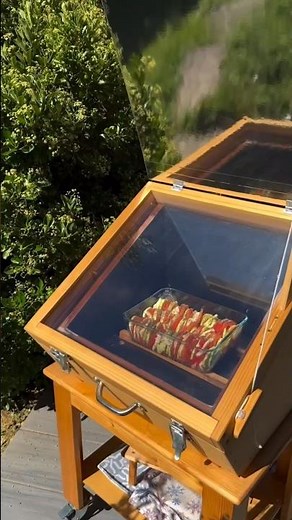This Man Built a Solar Oven That Actually Works (@lateliersolaireoff)