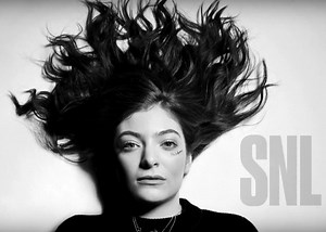 Lorde Delivers Energetic Performances Of “Green Light” And “Liability” On ‘SNL’