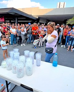 196M views · 3.1M reactions | Millonario regala diner0 con pelotitas transparentes  | HotSpanish | Facebook