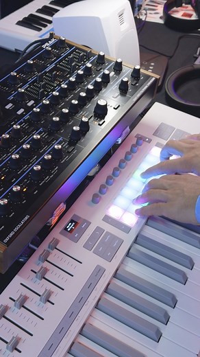 Using Peak's Mod Matrix to utilise the polyphonic aftertouch on Launchkey's pads ⬜ 🎛️ | Novation