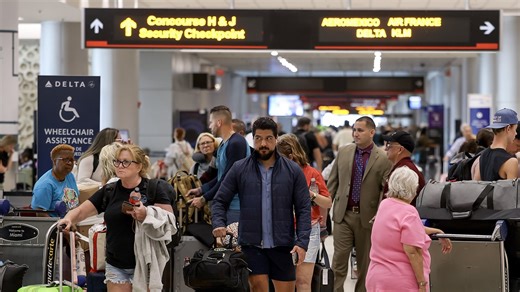 Severe Weather Hampers Christmas Travel Rush