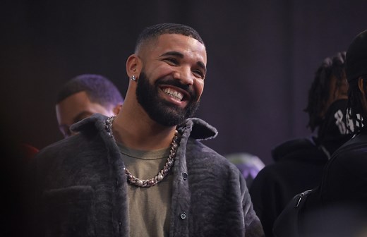 Drake Spotted Handing Out Stacks Of Cash To Toronto Residents On Christmas