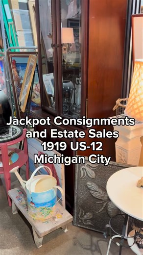 One thing about me, I love shopping second hand. Why buy new when you can find better quality used? That’s my philosophy. This was my first time in Jackpot. The owner is so kind and helpful. She has a lot of great decorative pieces and jewelry! #shoplocal #smallbusinesssaturday #michigancity #northwestindiana | Carlie Dunn