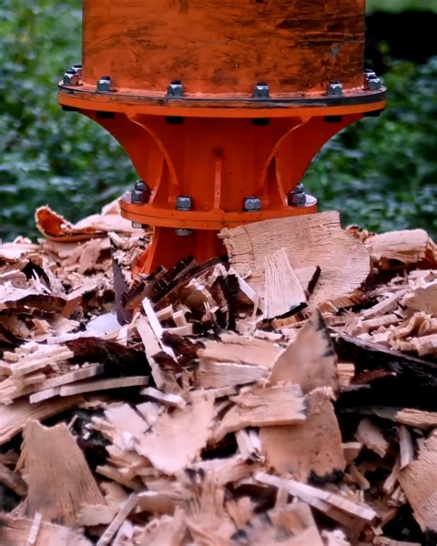 I bet removing this tree stump is so satisfying 🌳 | UNILAD Tech