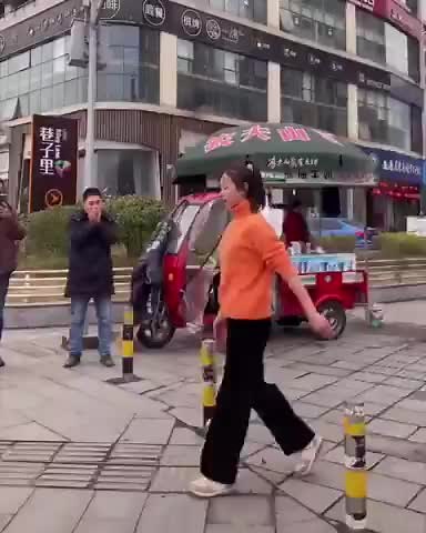 Kung Fu Girl ❤️🐲 by Sifu Ling Yun . . . #wingchun #kungfu #kungfulife #kungfuworld #shaolin #shaolinkungfu #martialarts #martialartsgirls #kungfugirl | Wing Chun