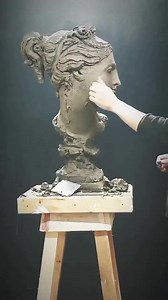 Clay Sculpture It’s always fascinating to watch an artist at work - especially working with clay. The finished price is just stunning, understated but amazing! Artist - allessiodeliofficial Source - the_great_sculpture | The British Ironwork Centre