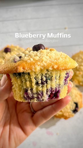 Saloni Mehta | Vegan & Eggless Baking on Instagram: "Blueberry Muffins 🫐Fluffy, sweet muffins loaded with fresh blueberries and a crisp crumble topping. This easy homemade muffins recipe comes together so quickly. 🫐If you’re allergic to eggs - dairy and love blueberry muffins then this recipe is for you. Recipe👇🫐 Recipe: Yield: 6 regular muffins For Crumble Topping: •35g Butter (2 tablespoons) ( Melted, I have used vegan butter stick) •80g (2/3 cup) All Purpose Flour •55g (1/4 cup) Cane Suga