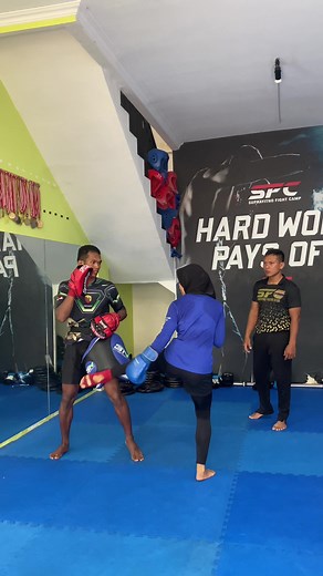 hard work 💪 #fyp #boxing #kickboxing #padboxing #boxingfemale #shadowboxingstyles #kickboxinggirl