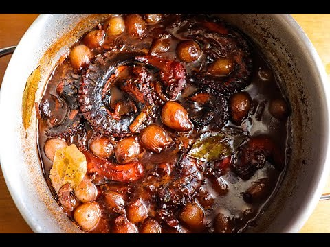 Greek Octopus and Onion Stew Octopus stifado - Χταπόδι Στιφάδο
