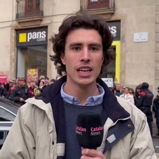 7 comments |  | Spanish PM Pedro Sánchez is welcomed to Catalan government HQ by President Pere Aragonès amid protests  | Read more: https://www.catalannews.com/politics/item/spanish-pm-pedro-sanchez-meets-catalan-president-pere-aragones | Catalan News | Facebook