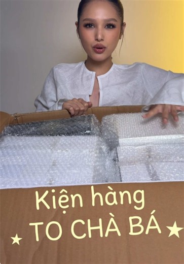 Unboxing kiện hàng to chà pá, quá xá đãaa hẹ hẹ😝🫰🏻 Thiệc là bất ngờ này đến bất ngờ khác mãi thoai @Ngọc Hà bán đồ highend 백화점 chị ơiii!!! #xoainon #makeup #unboxing #xoai