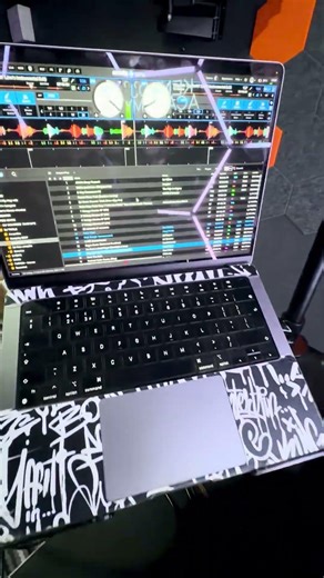 Tech day with Andy C aka Flavourlabel setting up his new DJM S11